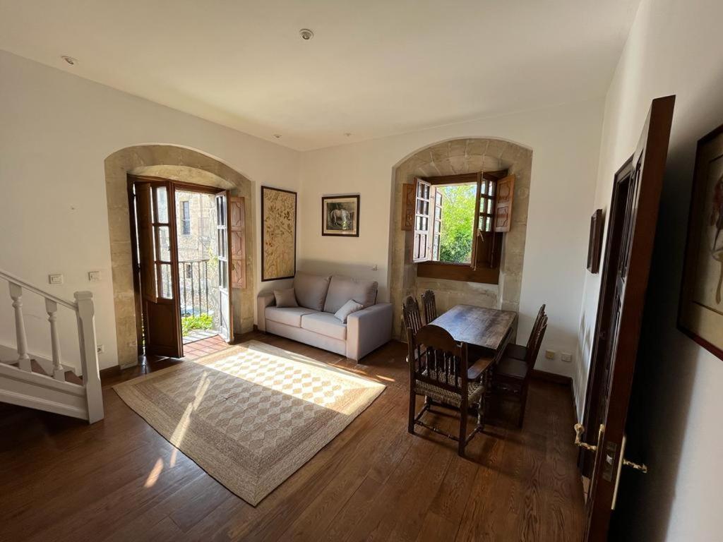 Apartamento Gaudi โกมิญาส ภายนอก รูปภาพ